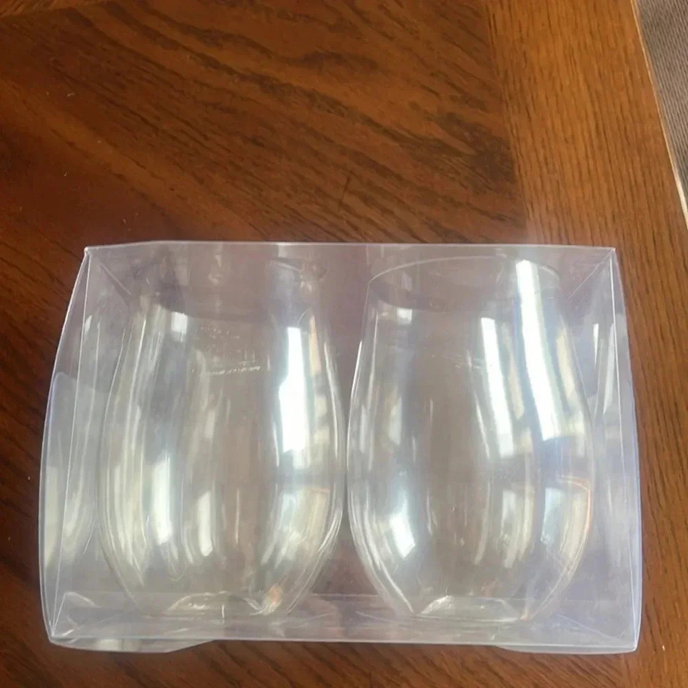 4 steamless plastic wine‎ glasses
